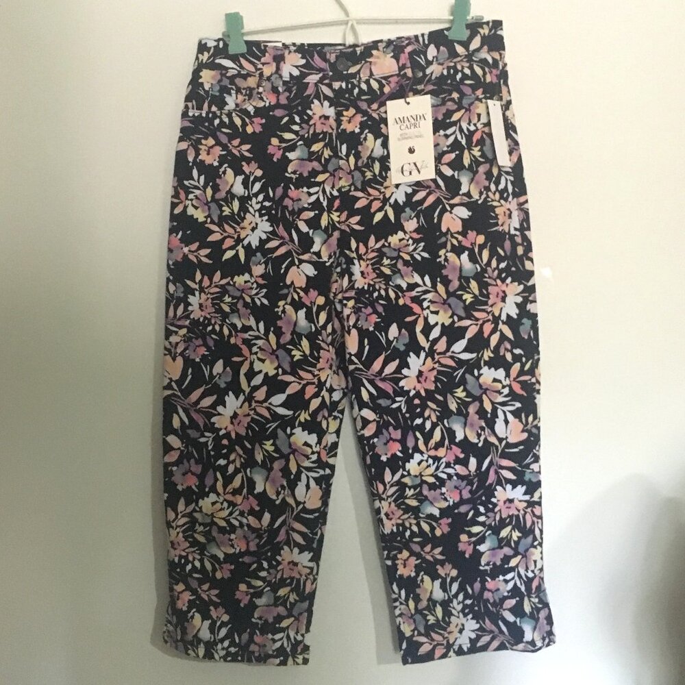 Gloria Vanderbilt Amanda Capri Purple Floral Print Size 8 NEW